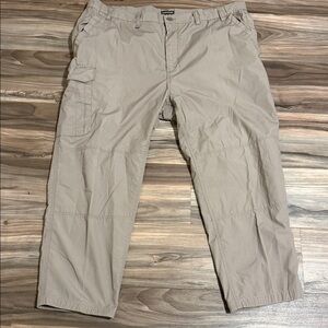 Grasshoppers Men’s Khaki Cargo Pants Sz. Small Cotton Polyester Blend